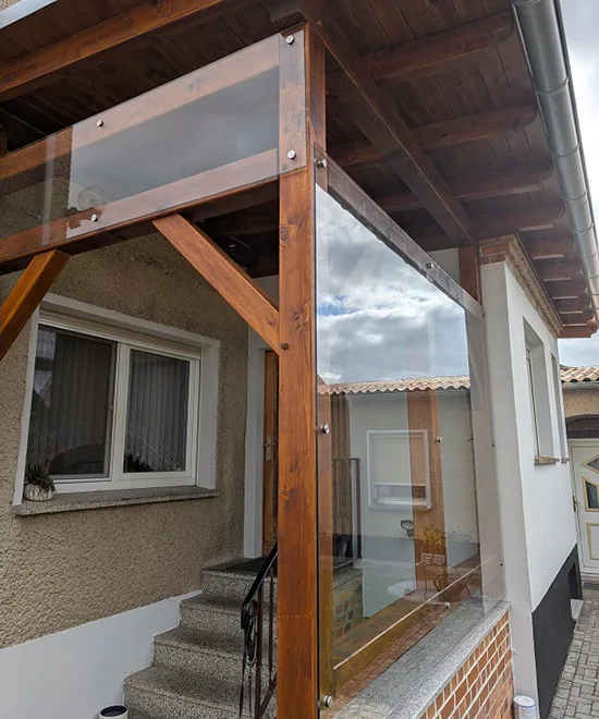 Glasschutz für den Treppenhausbereich und Eingang